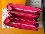 Louis Vuitton Zippy Wallet in a vibrant pink monogram denim 19.5 x 10.5 x 2.5 cm - 2