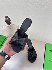 Bottega Veneta Blink mules in black leather with a twisted intrecciato 1.5cm - 2