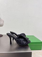 Bottega Veneta Blink mules in black leather with a twisted intrecciato 1.5cm - 5
