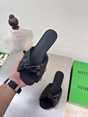 Bottega Veneta Blink Intrecciato leather slides in black  - 5