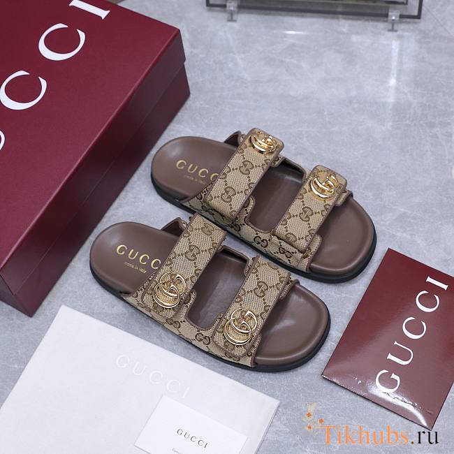 Gucci Women's sandal with Double G in darkbrown GG - 1