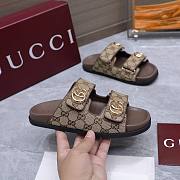 Gucci Women's sandal with Double G in darkbrown GG - 2