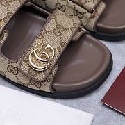 Gucci Women's sandal with Double G in darkbrown GG - 5