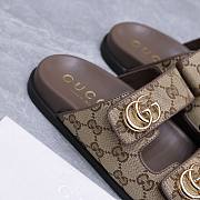 Gucci Women's sandal with Double G in darkbrown GG - 6