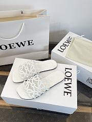LOEWE Petal Anagram slide in soft calf skin White  - 4