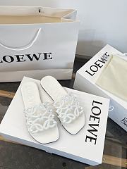 LOEWE Petal Anagram slide in soft calf skin White  - 2