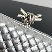 Bottega Veneta Knot Clutch Silver 20x12x5.5 cm - 5