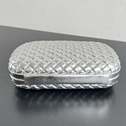 Bottega Veneta Knot Clutch Silver 20x12x5.5 cm - 3