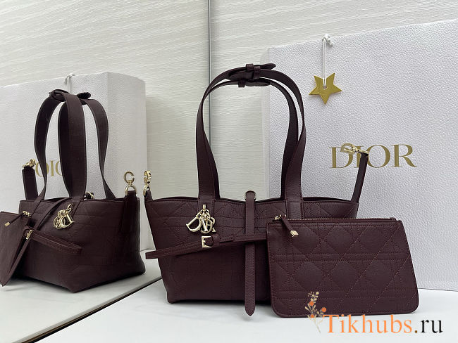 Dior Toujours Vertical Tote Bag Burgundy Macrocannage Calfskin 23x15.5x12 cm - 1