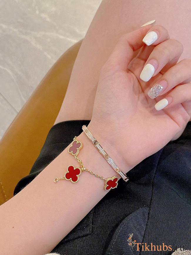 Van Cleef & Arpels Vintage Alhambra bracelets featuring red carnelian clover motifs - 1