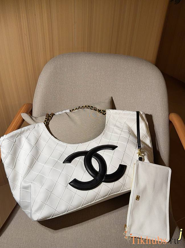 CHANEL Coco Beach Small Shopping Bag 43×26×17 - 1