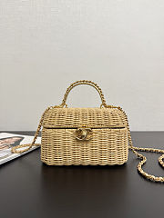 Chanel Braided Rattan Vanity Case Tan Rattan Gold 20x11x12cm - 1