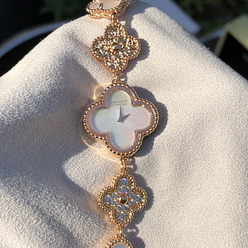 Van Cleef & Arpels Sweet Alhambra VCARO8SG00 23MM Watch