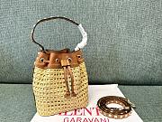 Valentino Garavani Rockstud Bucket 16x18x11cm. - 1
