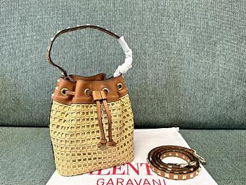 Valentino Garavani Rockstud Bucket 16x18x11cm.