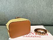 Valentino Garavani Rockstud Bucket 16x18x11cm. - 4