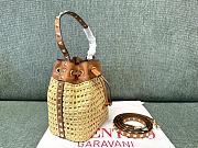 Valentino Garavani Rockstud Bucket 16x18x11cm. - 3