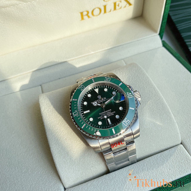 Rolex Submariner Date 40 Hulk M116610LV-0002 116610LV-0002 Green Watch - 1