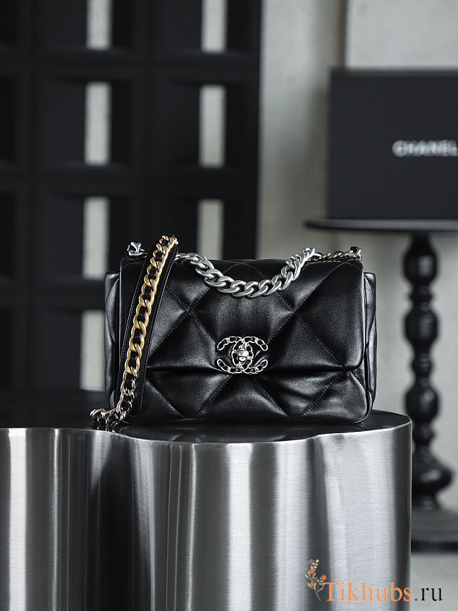 Chanel 19 Flap Bag in Black Quilted Lambskin with Mixed Hardware 26X16X9 cm - 1