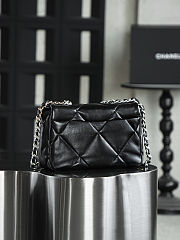 Chanel 19 Flap Bag in Black Quilted Lambskin with Mixed Hardware 26X16X9 cm - 3