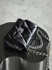 Chanel 19 Flap Bag in Black Quilted Lambskin with Mixed Hardware 26X16X9 cm - 4