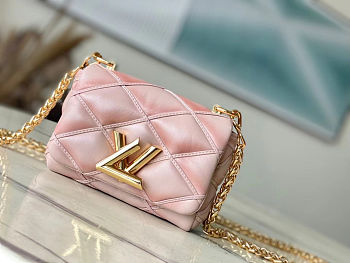 LOUIS VUITTON GO-14 MM Malletage Leather Pink Handbags 15×10×6.5cm