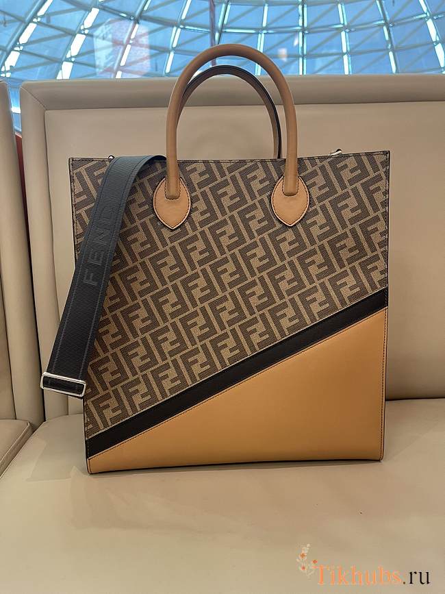Fendi Vertical Tote Bag in Natural 36 x 14 x 38 cm - 1