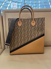 Fendi Vertical Tote Bag in Natural 36 x 14 x 38 cm - 1