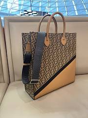 Fendi Vertical Tote Bag in Natural 36 x 14 x 38 cm - 4