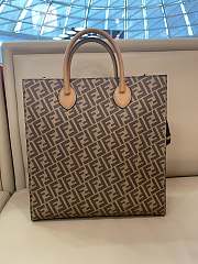 Fendi Vertical Tote Bag in Natural 36 x 14 x 38 cm - 5