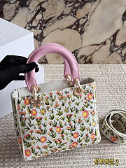 Dior Book Tote with Strap in the white multicolor Daisy Garden 24x20cm - 2