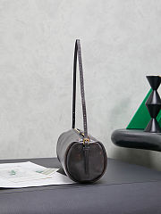 Miu Miu Nappa leather pouch Embossed-Logo Cylinder Bag 21.5 x 9 x 9cm - 6