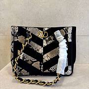 Valentino Garavani Laseine Shopping Bag In Python And Chevron-patterned Suede 34x 29x 12 cm - 1