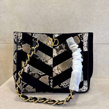 Valentino Garavani Laseine Shopping Bag In Python And Chevron-patterned Suede 34x 29x 12 cm