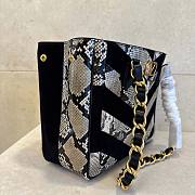 Valentino Garavani Laseine Shopping Bag In Python And Chevron-patterned Suede 34x 29x 12 cm - 4