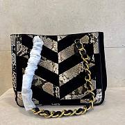 Valentino Garavani Laseine Shopping Bag In Python And Chevron-patterned Suede 34x 29x 12 cm - 5