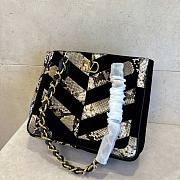 Valentino Garavani Laseine Shopping Bag In Python And Chevron-patterned Suede 34x 29x 12 cm - 6