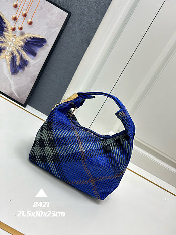 Burberry Peg Duffle Bag 21.5 x 10.5 x 23cm