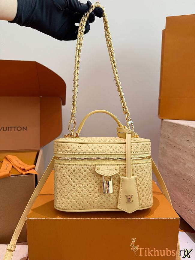Louis Vuitton Vanity Chain Pouch Banane Yellow 19x13cm - 1