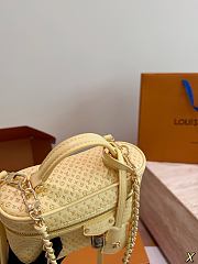 Louis Vuitton Vanity Chain Pouch Banane Yellow 19x13cm - 3
