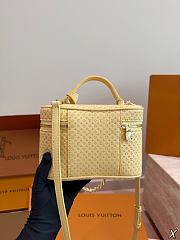 Louis Vuitton Vanity Chain Pouch Banane Yellow 19x13cm - 2