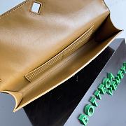  Bottega Veneta Andiamo Lambskin Brown GHW Clutch Bag 31x13x3cm - 2