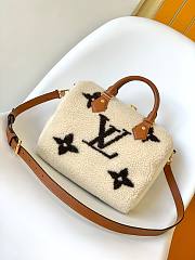 Louis Vuitton Speedy Bandoulière 25 Shearling White Bag 25.0x19.0x15.0cm - 5
