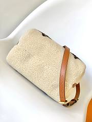 Louis Vuitton Speedy Bandoulière 25 Shearling White Bag 25.0x19.0x15.0cm - 4