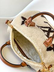 Louis Vuitton Speedy Bandoulière 25 Shearling White Bag 25.0x19.0x15.0cm - 2