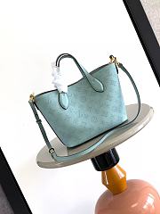 Louis Vuitton Blossom PM Mahina Leather 20x20x12.5cm - 6