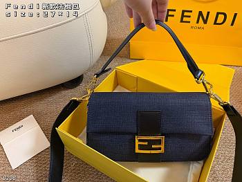  Fendi Medium Baguette Bag 27×14cm