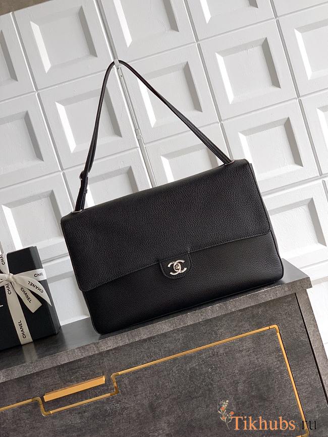 Chanel SS26 Maxi Flap Black 39×28×11cm - 1