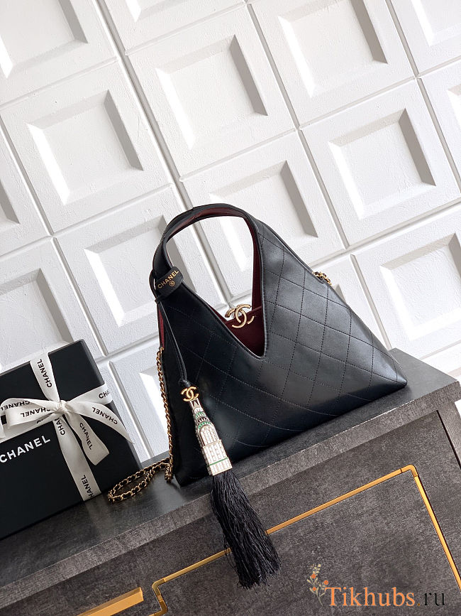 CHANEL Métiers d'art Calfskin Chic Lady Shopping Bag Black 32×32×11cm - 1
