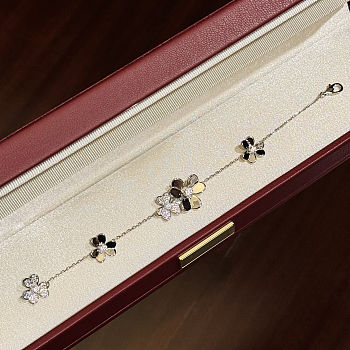 Van Cleef & Arpels Frivole flowers bracelet